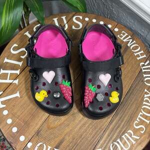 Post Malone x Crocs Classic Clogs Black Pink Jibbitz Charms Men’s 6/Women’s 8